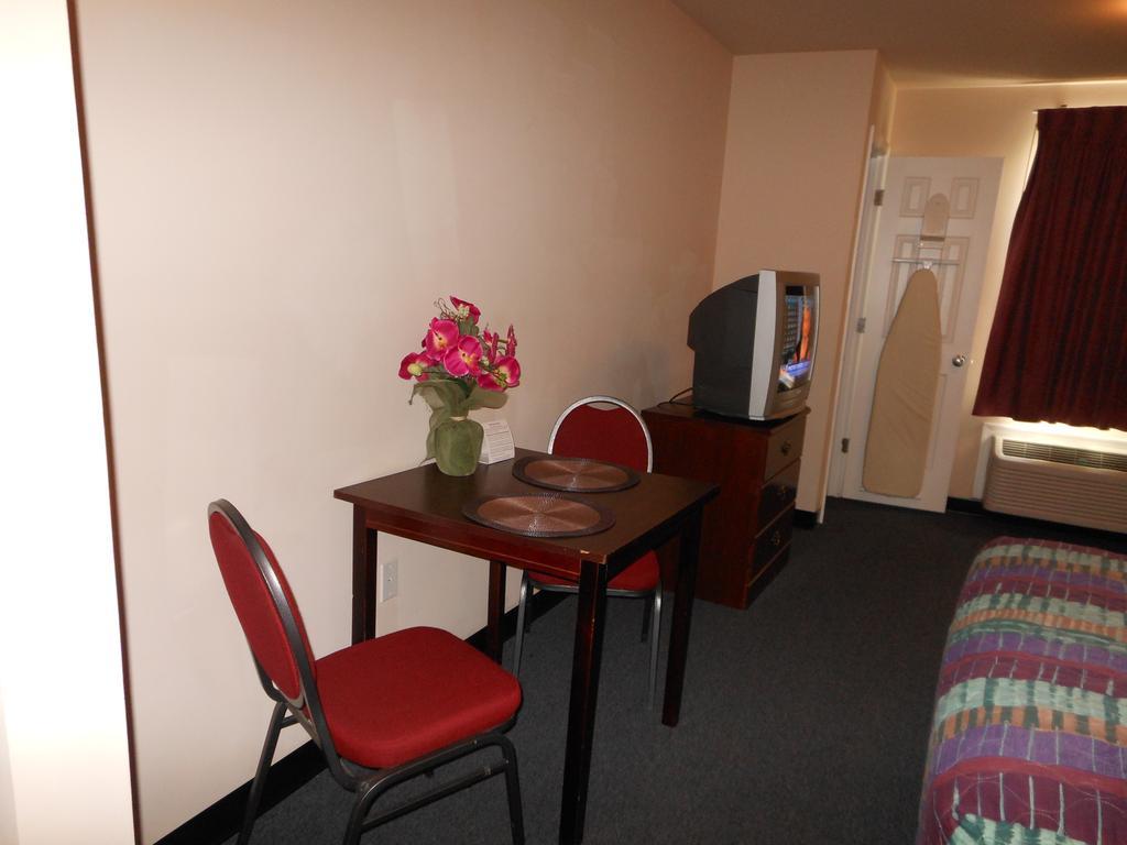Intown Suites Extended Stay Select Hampton Va Rum bild