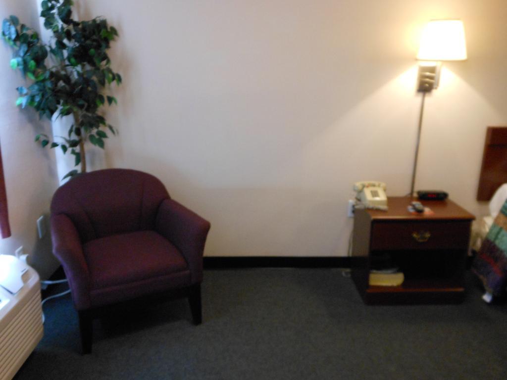 Intown Suites Extended Stay Select Hampton Va Exteriör bild