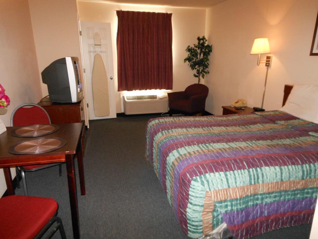Intown Suites Extended Stay Select Hampton Va Exteriör bild